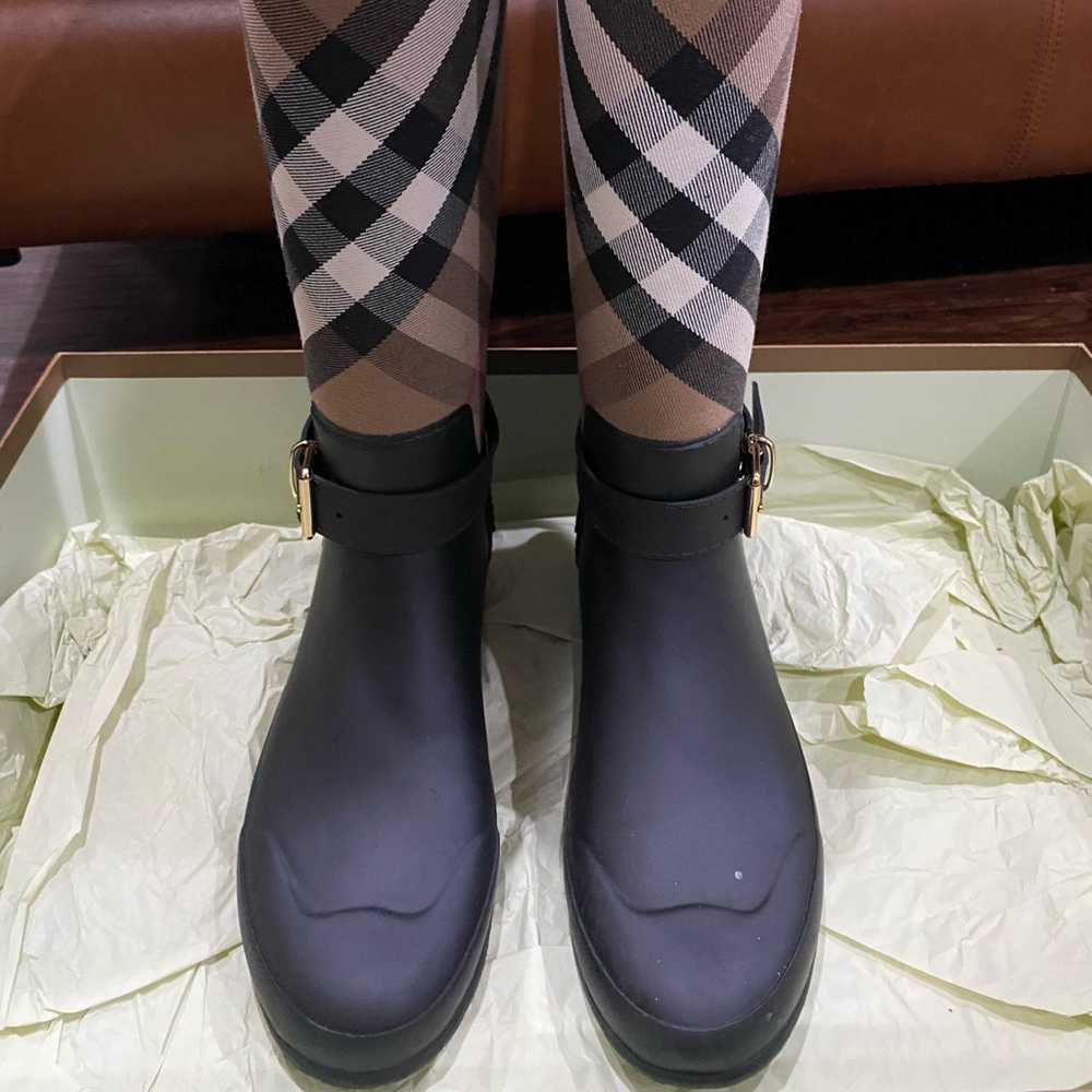 Burberry Vintage Check Rainboots - Picture 9 of 12